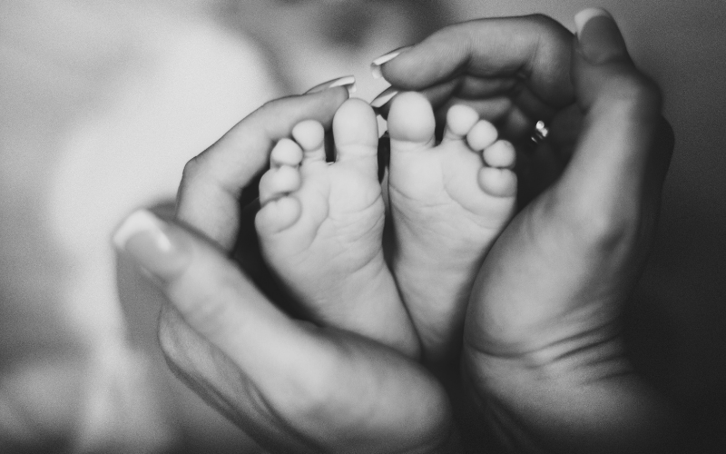 mom hands baby feet