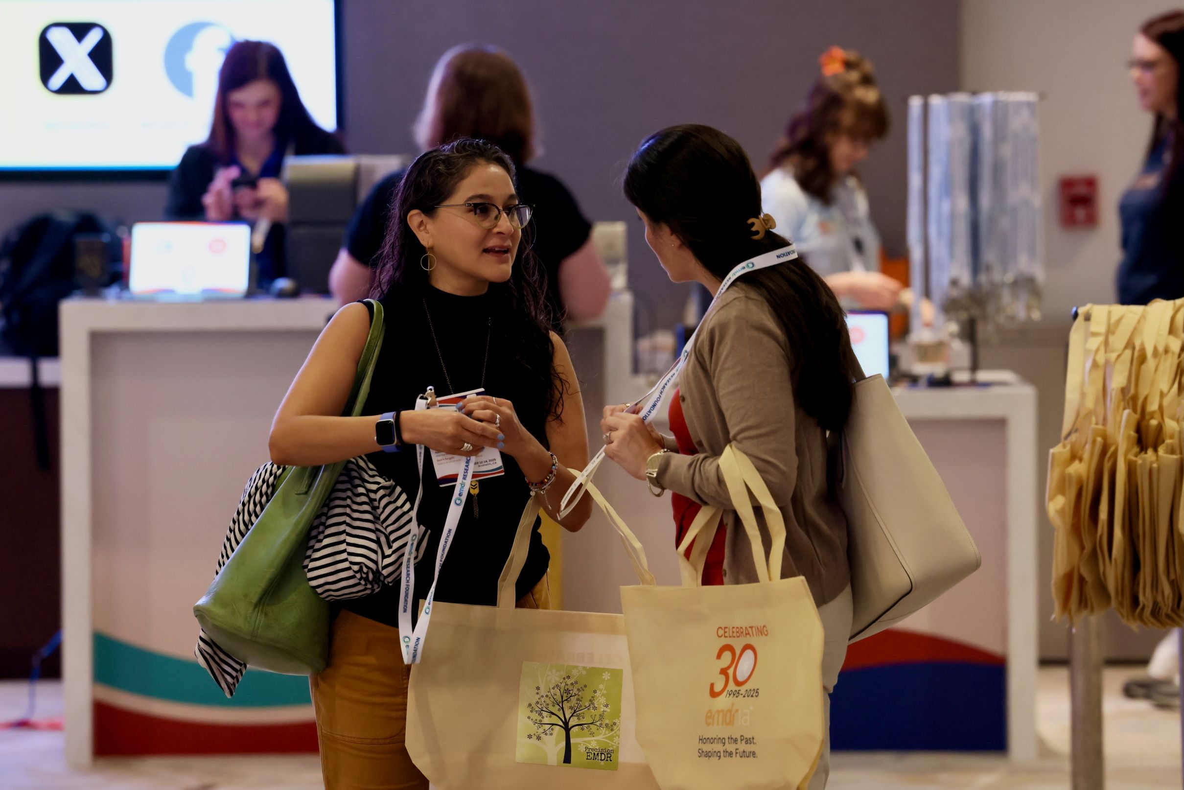 2025EMDRIAConferenceColleaguesConnecting Colleagues connecting at 2025 EMDRIA Conference